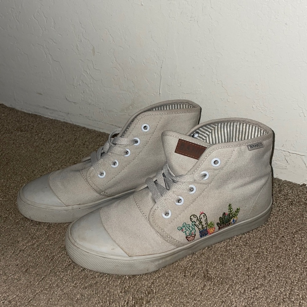 Light grey high top Bangs shoes. Succulent embroidery on the side.